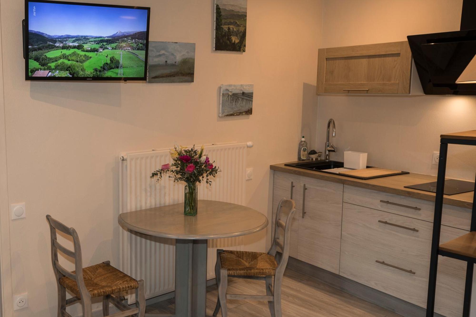 Agreable Logement Independant Avec Veranda Vienne  Exteriör bild